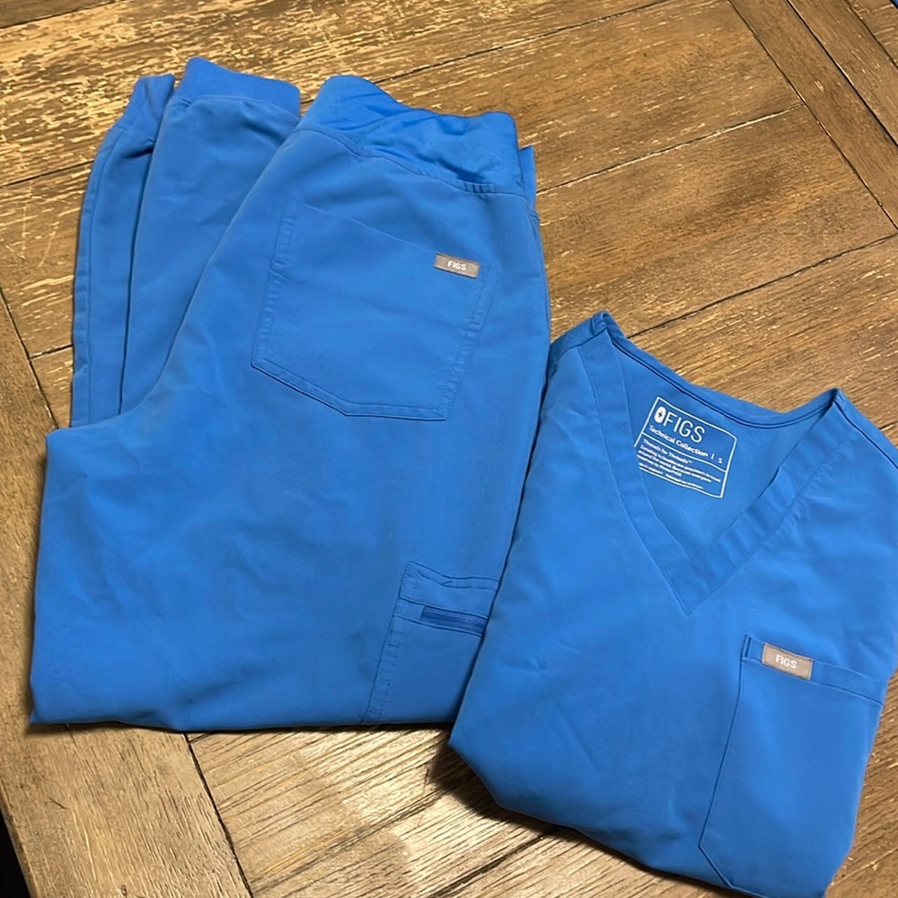 Figs scrub set in blue, small petite Zamora jogger and small single pocket top